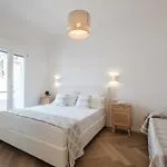 Eleganza E Design Nel Cuore Di - E Movida דירה *