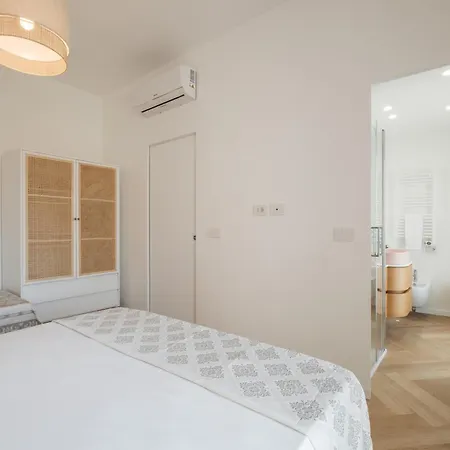Eleganza E Design Nel Cuore Di - E Movida 아파트 빌라시미우스